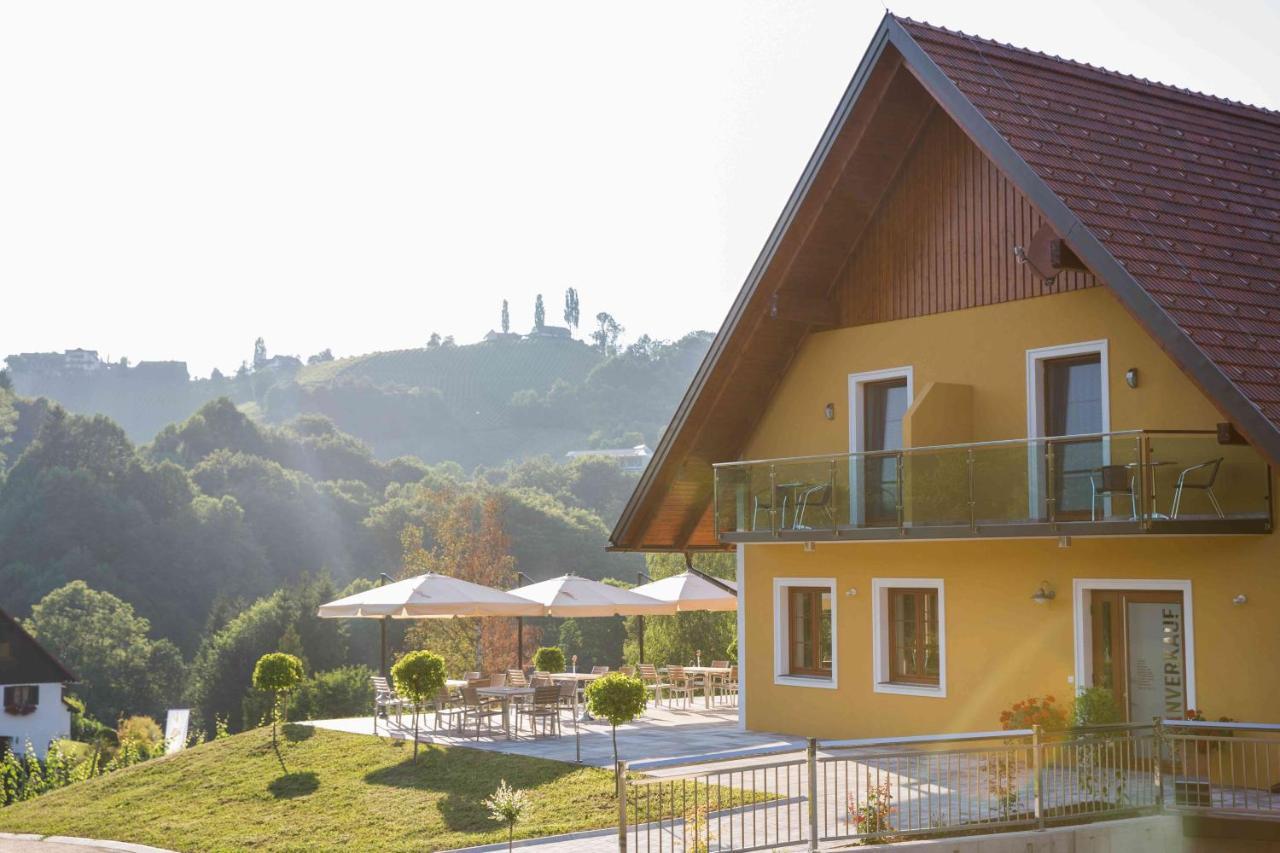 Weingut-Gastezimmer Uhl Ratsch an der Weinstrasse Bagian luar foto