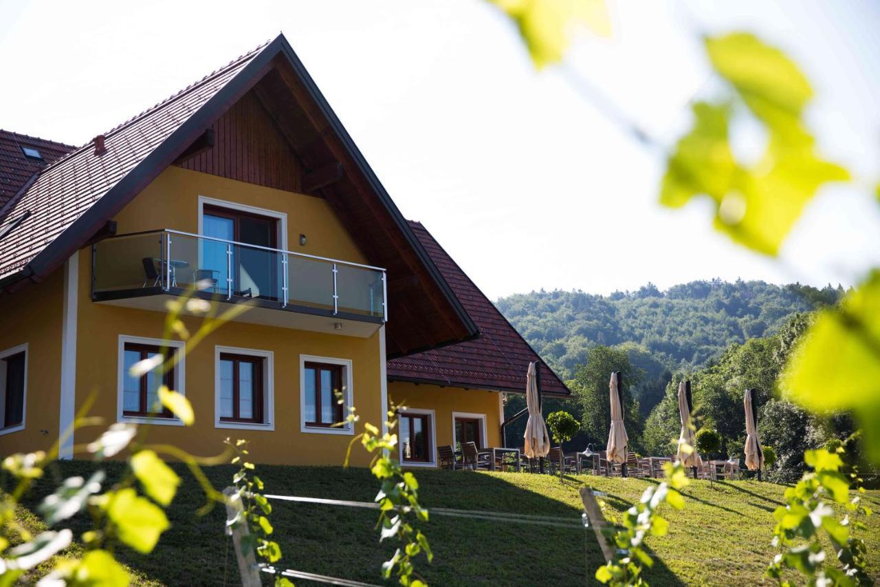 Weingut-Gastezimmer Uhl Ratsch an der Weinstrasse Bagian luar foto