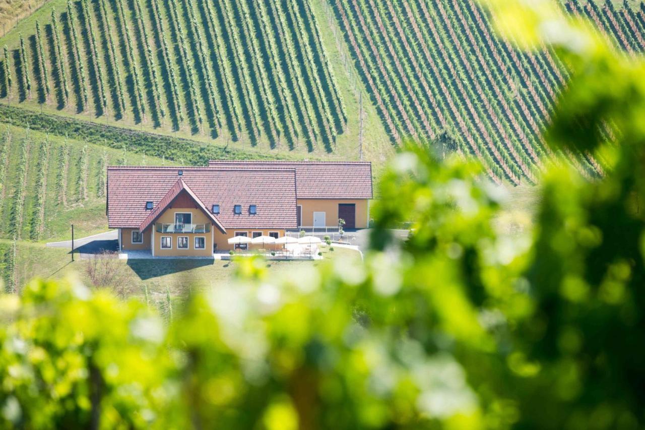 Weingut-Gastezimmer Uhl Ratsch an der Weinstrasse Bagian luar foto