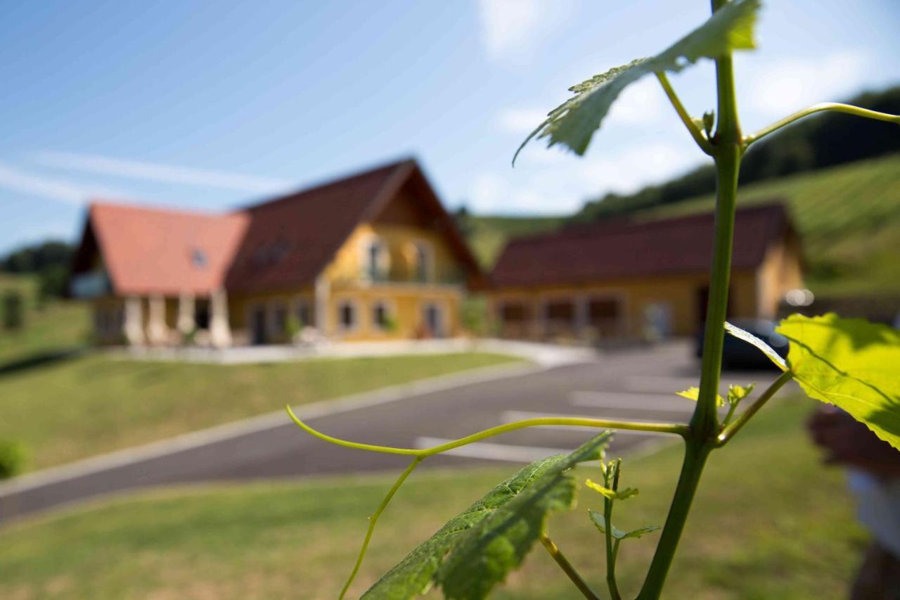 Weingut-Gastezimmer Uhl Ratsch an der Weinstrasse Bagian luar foto