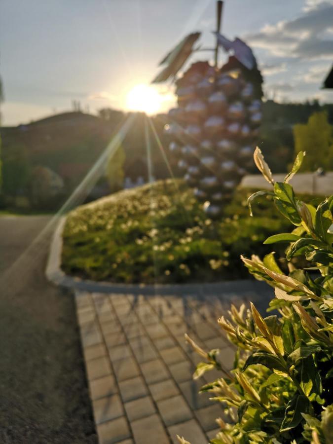 Weingut-Gastezimmer Uhl Ratsch an der Weinstrasse Bagian luar foto