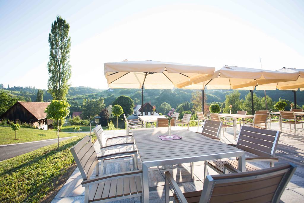 Weingut-Gastezimmer Uhl Ratsch an der Weinstrasse Bagian luar foto